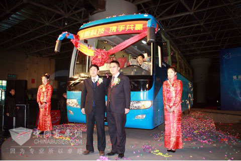 福田欧辉2011版6120豪华城间客车新车揭幕