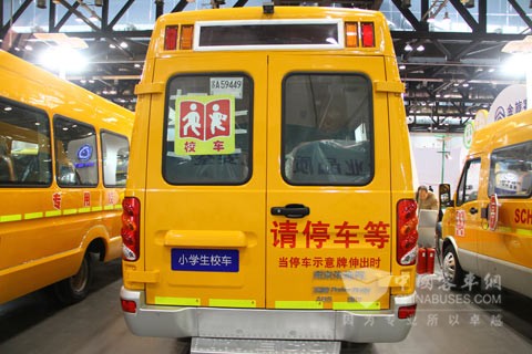 南京依维柯宝迪A42小学生专业校车