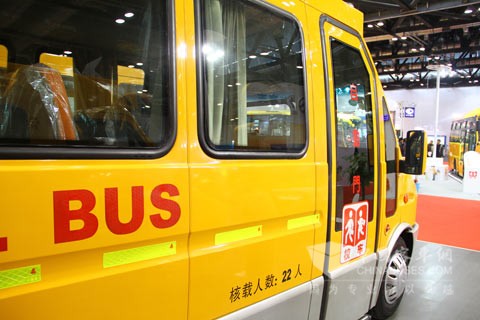 南京依维柯宝迪A42小学生专业校车