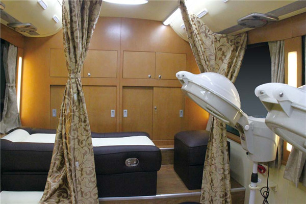 宇通ZK5180XZS6展示车（柴油国五2-9座）