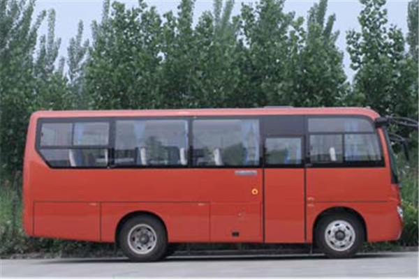 齐鲁BWC6770KA5客车（柴油国五24-32座）