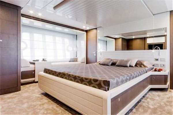 亚星YBL5180XLJ房车（柴油国四2-9座）