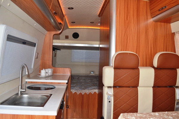 金旅XML5050XLJ15旅居车（柴油国五10-19座）