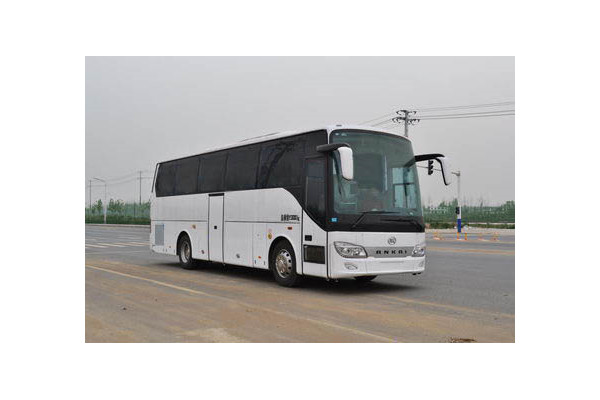 女神JB5150XYL5医疗车（柴油国五2-14座）