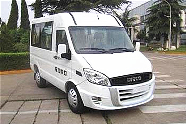 南京依维柯NJ6495DC客车（柴油国五10-13座）