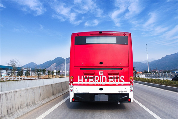 浙江中车CSR6850GNPHEV1公交车（天然气/电混动国五10-26座）