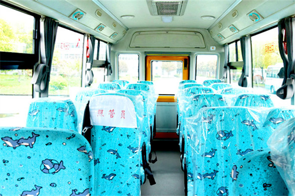 华新HM6598XFD6XZ中小学生专用校车（柴油国六10-19座）