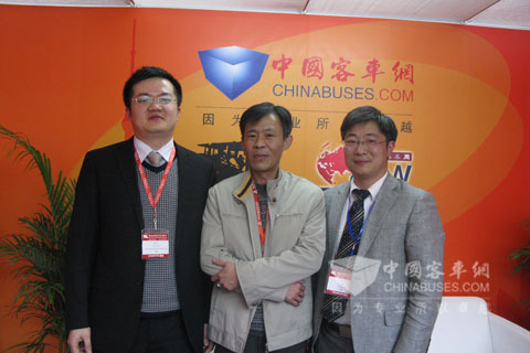 驿力执行总经理陈海明（左）董事长陈江锋（中）乐竞官方网站总编辑吴永强