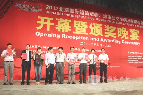 奥特喜获“中国道路运输杯”二项大奖