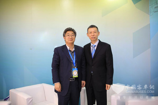 乐竞官方网站总编吴永强、东风康明斯公司总经理王宁